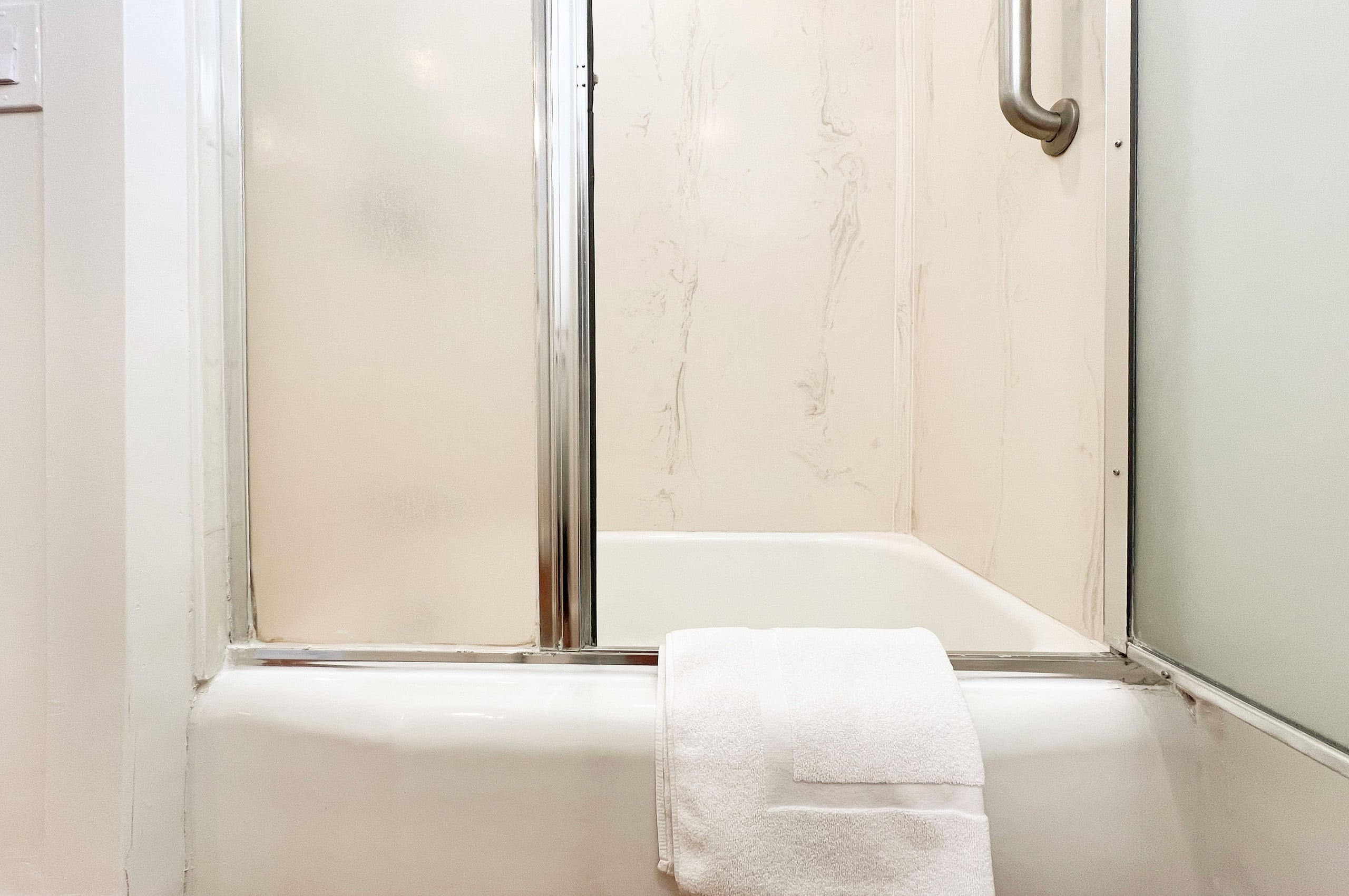 Condo in Honolulu · ★5.0 · Studio · 1 bed · 1 private bath - Image 14