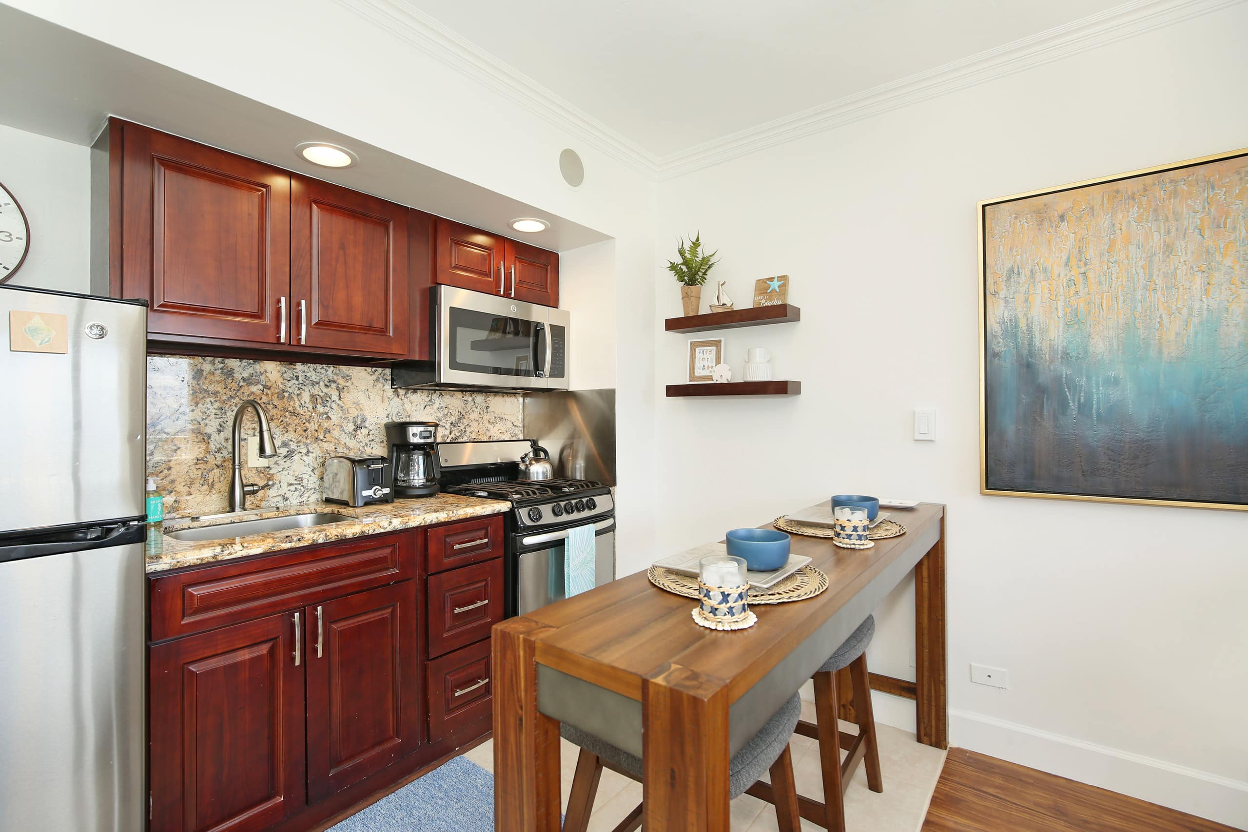 Condo in Honolulu · ★5.0 · Studio · 1 bed · 1 private bath - Image 7