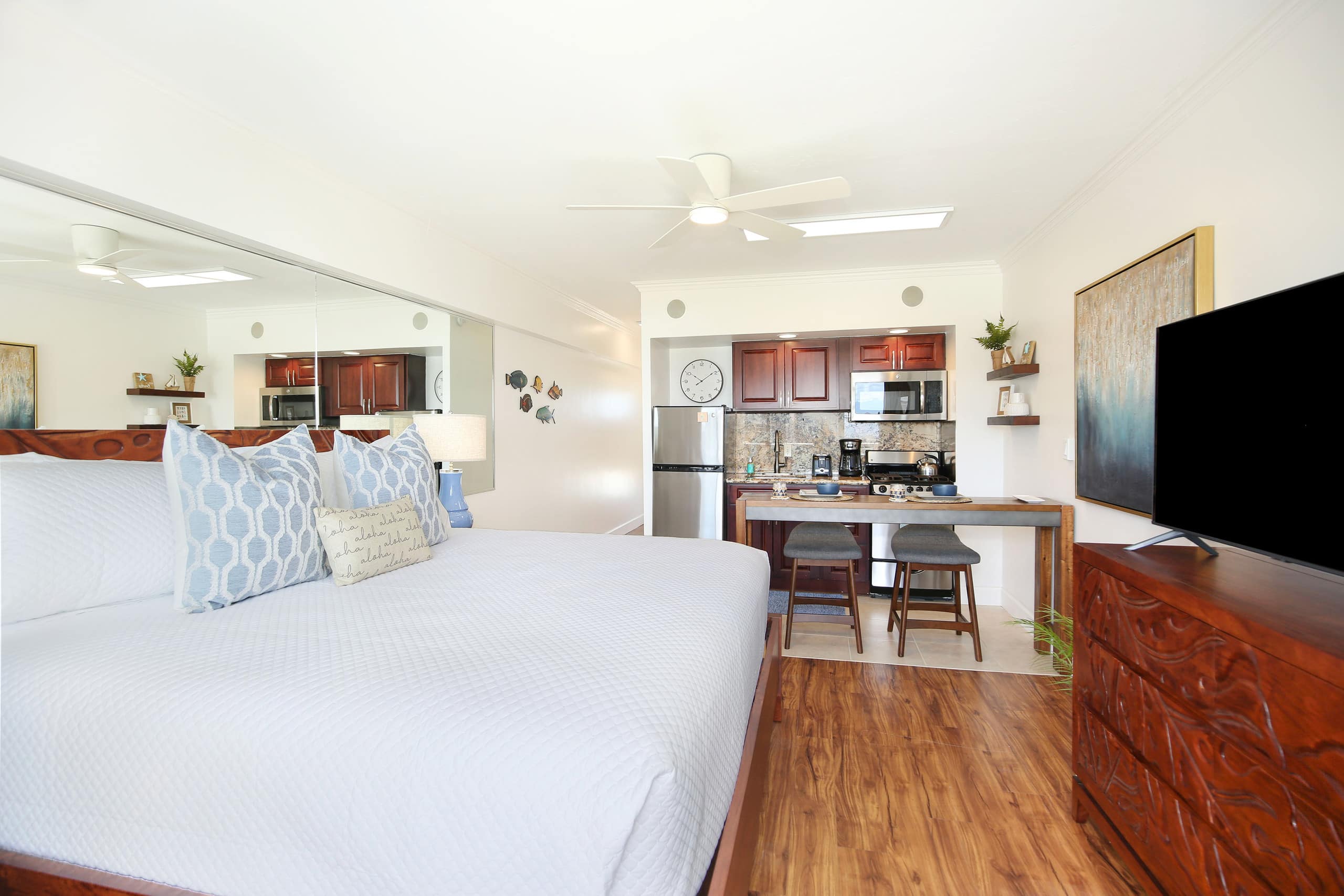 Condo in Honolulu · ★5.0 · Studio · 1 bed · 1 private bath - Image 43