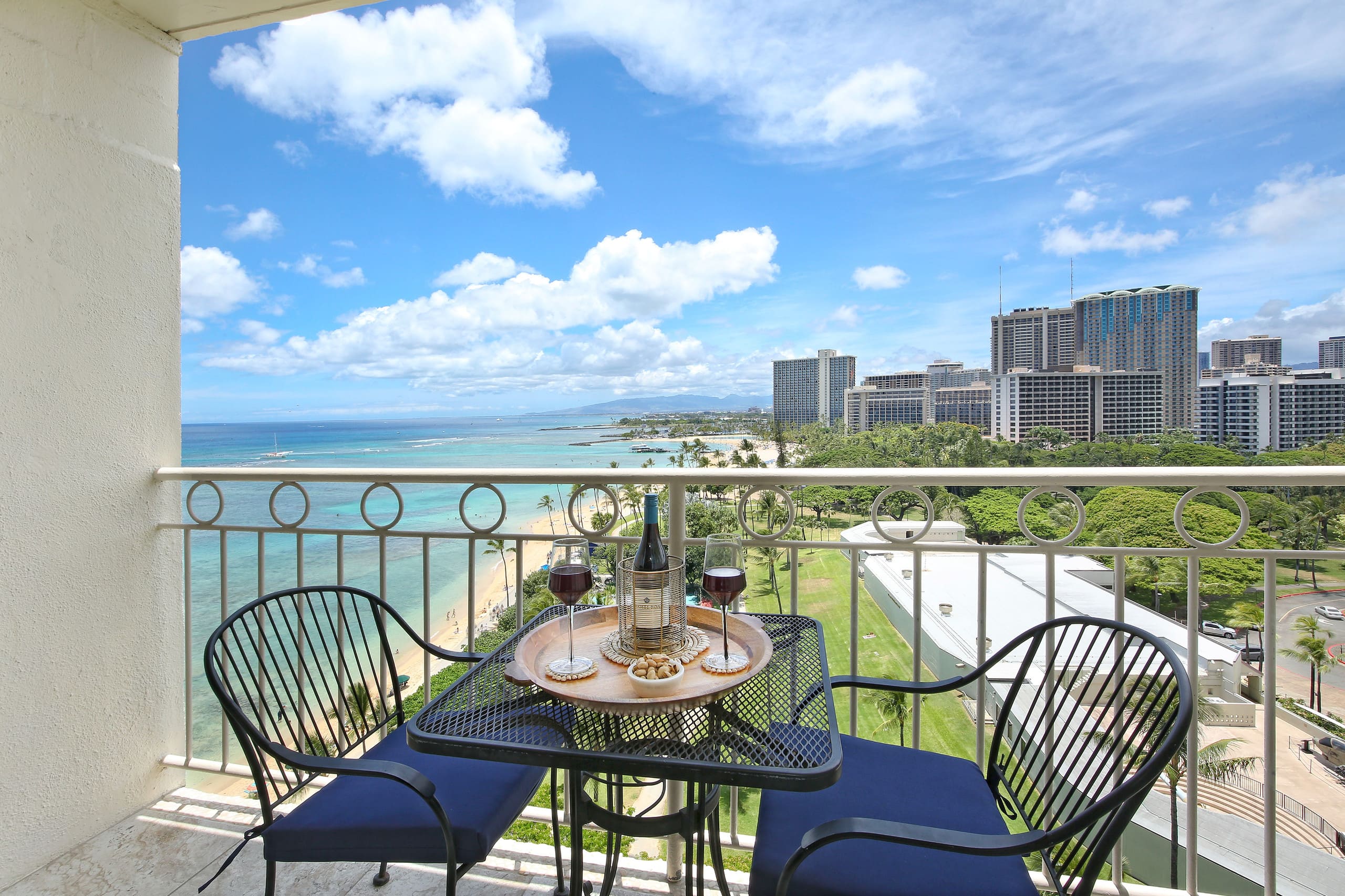 Condo in Honolulu · ★5.0 · Studio · 1 bed · 1 private bath - Image 16