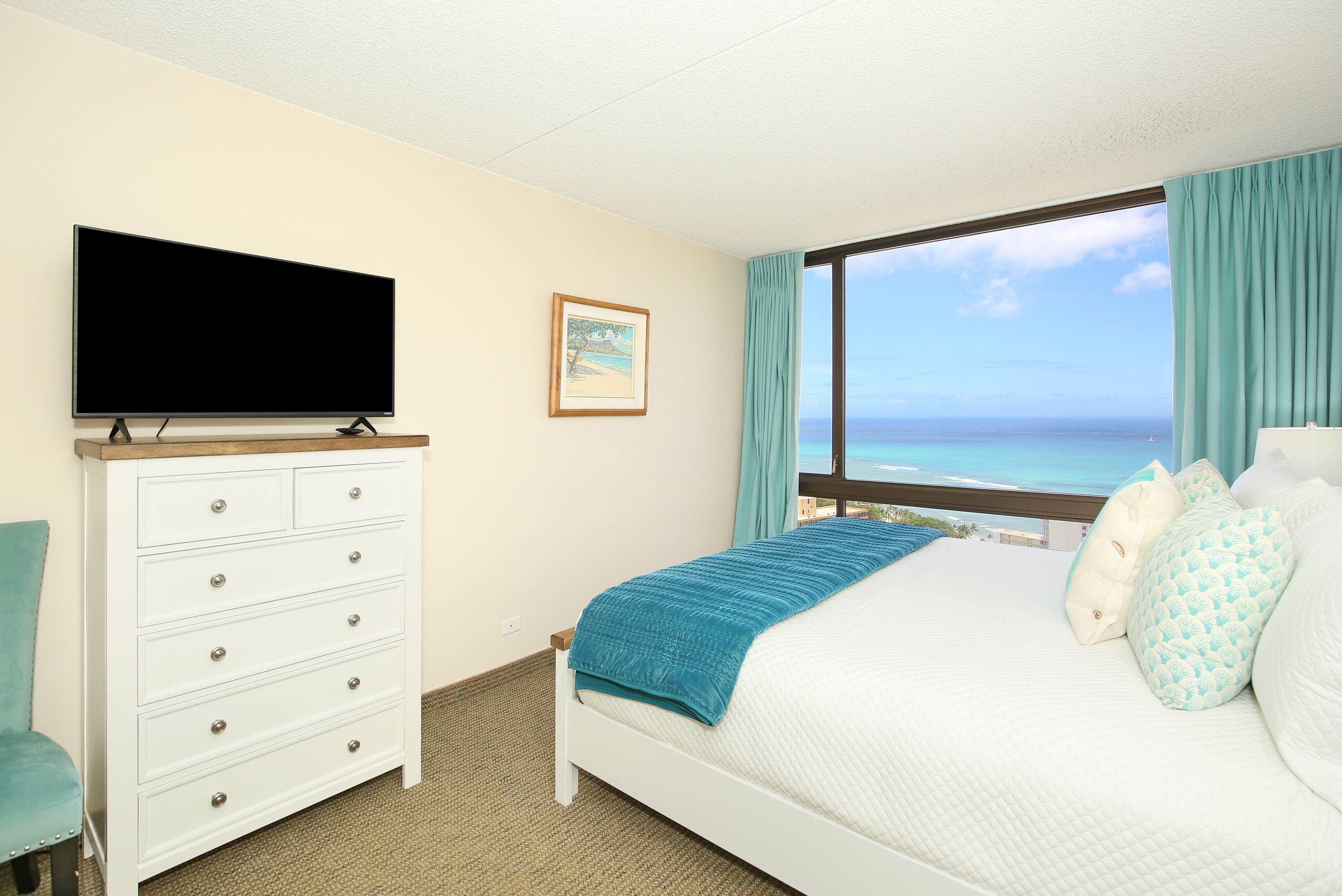 Condo in Honolulu · ★4.72 · 1 bedroom · 2 beds · 1 private bath - Image 12