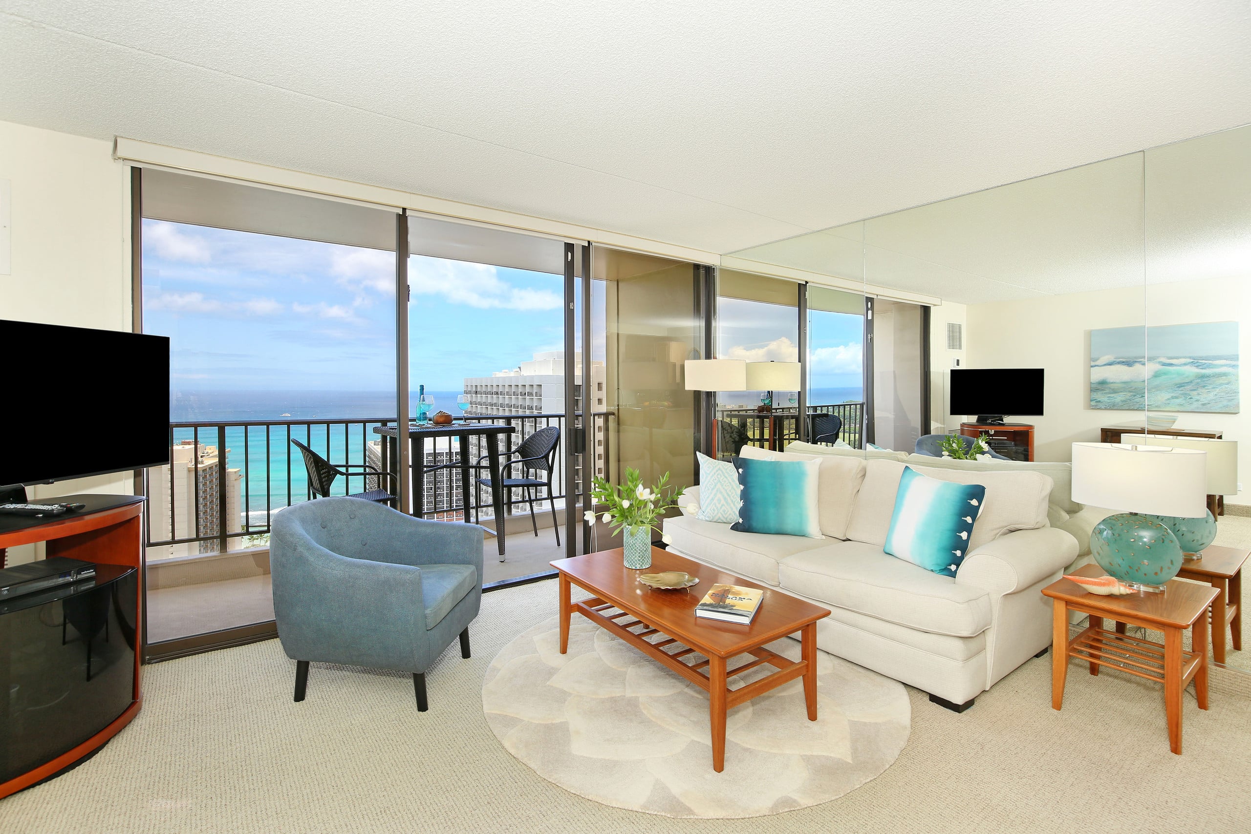 Condo in Honolulu · ★4.72 · 1 bedroom · 2 beds · 1 private bath - Image 1