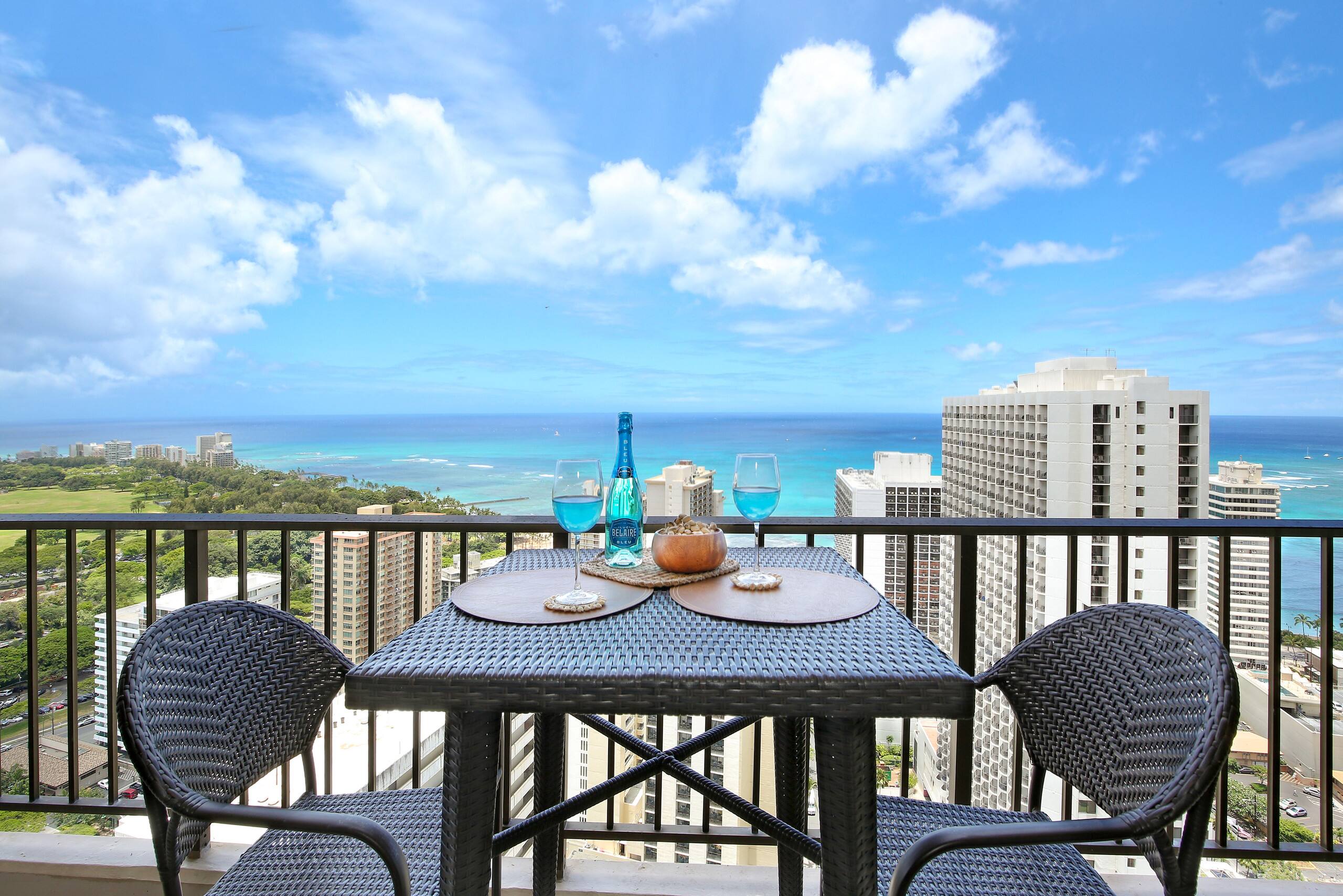Condo in Honolulu · ★4.72 · 1 bedroom · 2 beds · 1 private bath - Image 19
