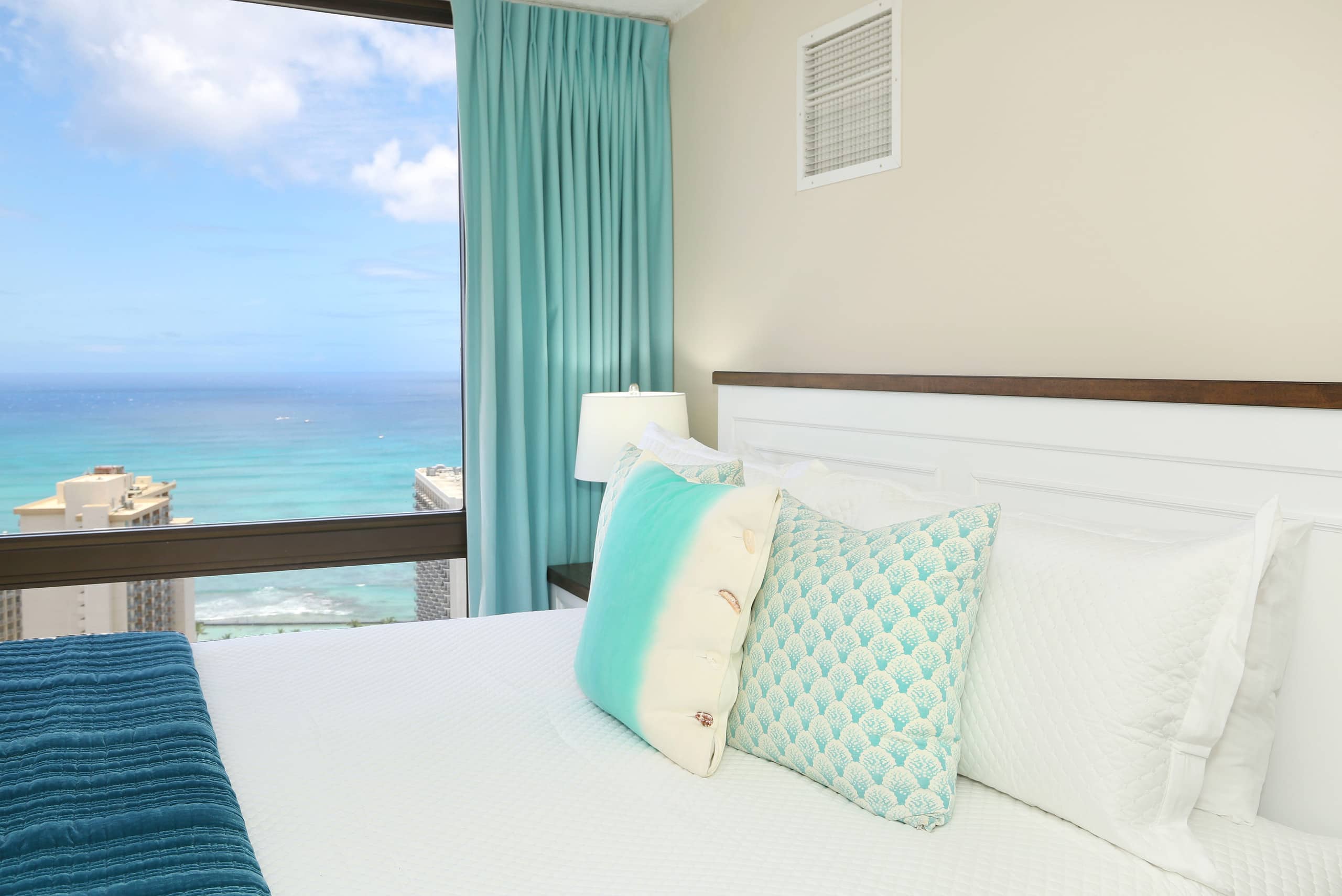 Condo in Honolulu · ★4.72 · 1 bedroom · 2 beds · 1 private bath - Image 14