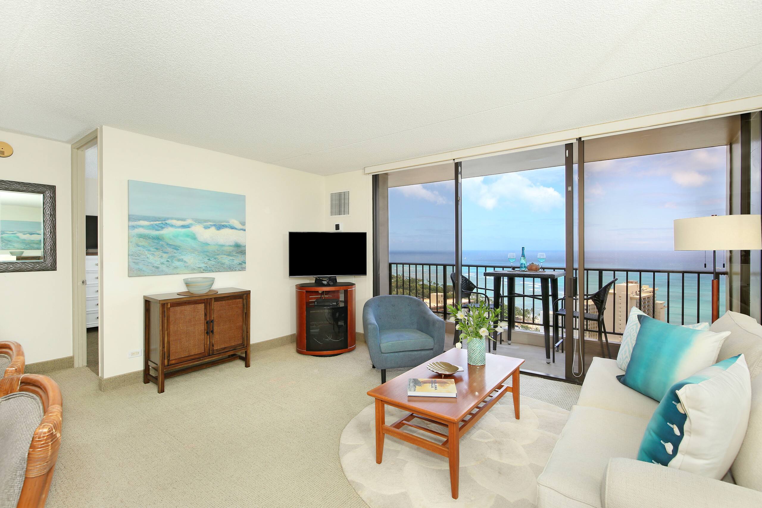 Condo in Honolulu · ★4.72 · 1 bedroom · 2 beds · 1 private bath - Image 2