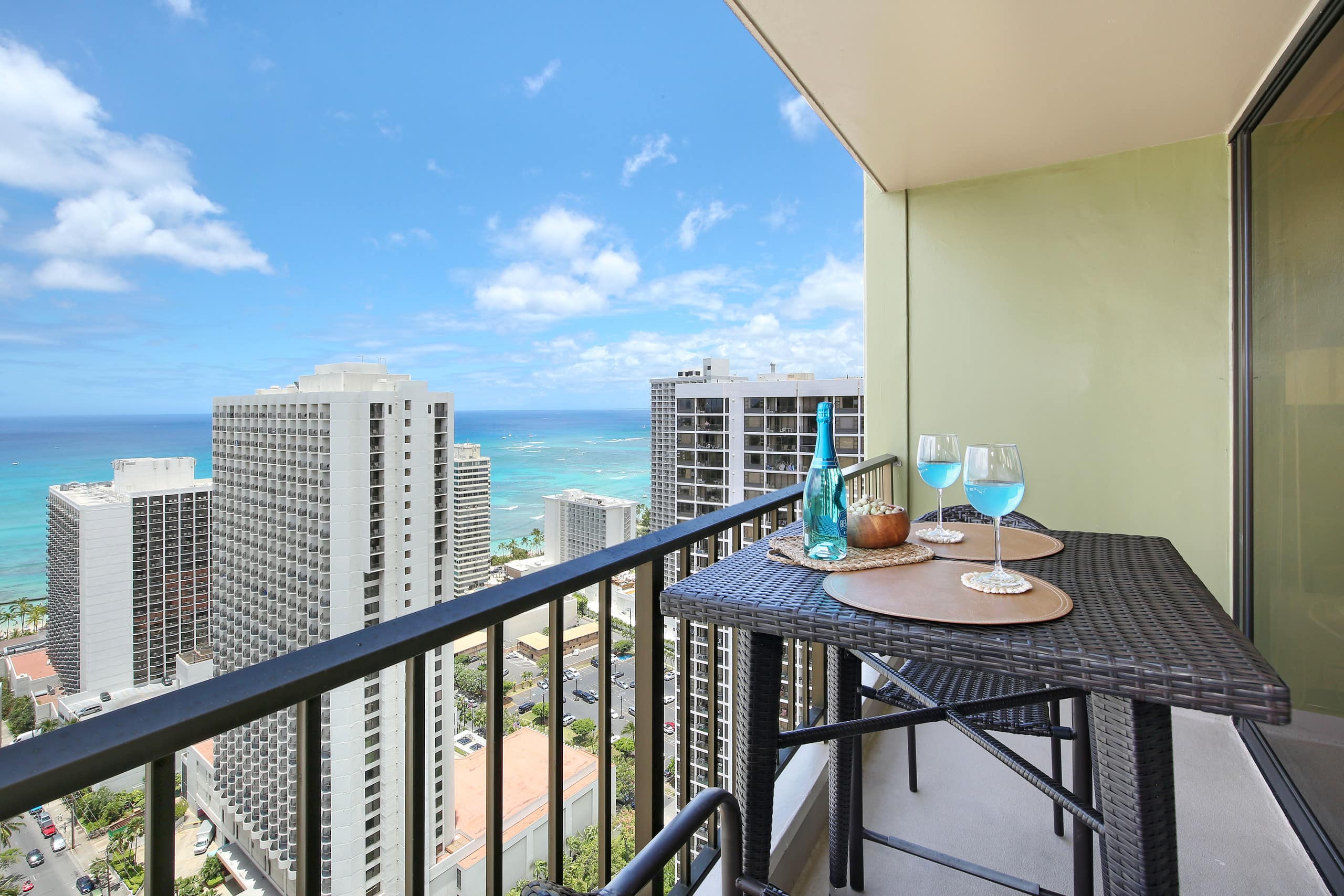 Condo in Honolulu · ★4.72 · 1 bedroom · 2 beds · 1 private bath - Image 22