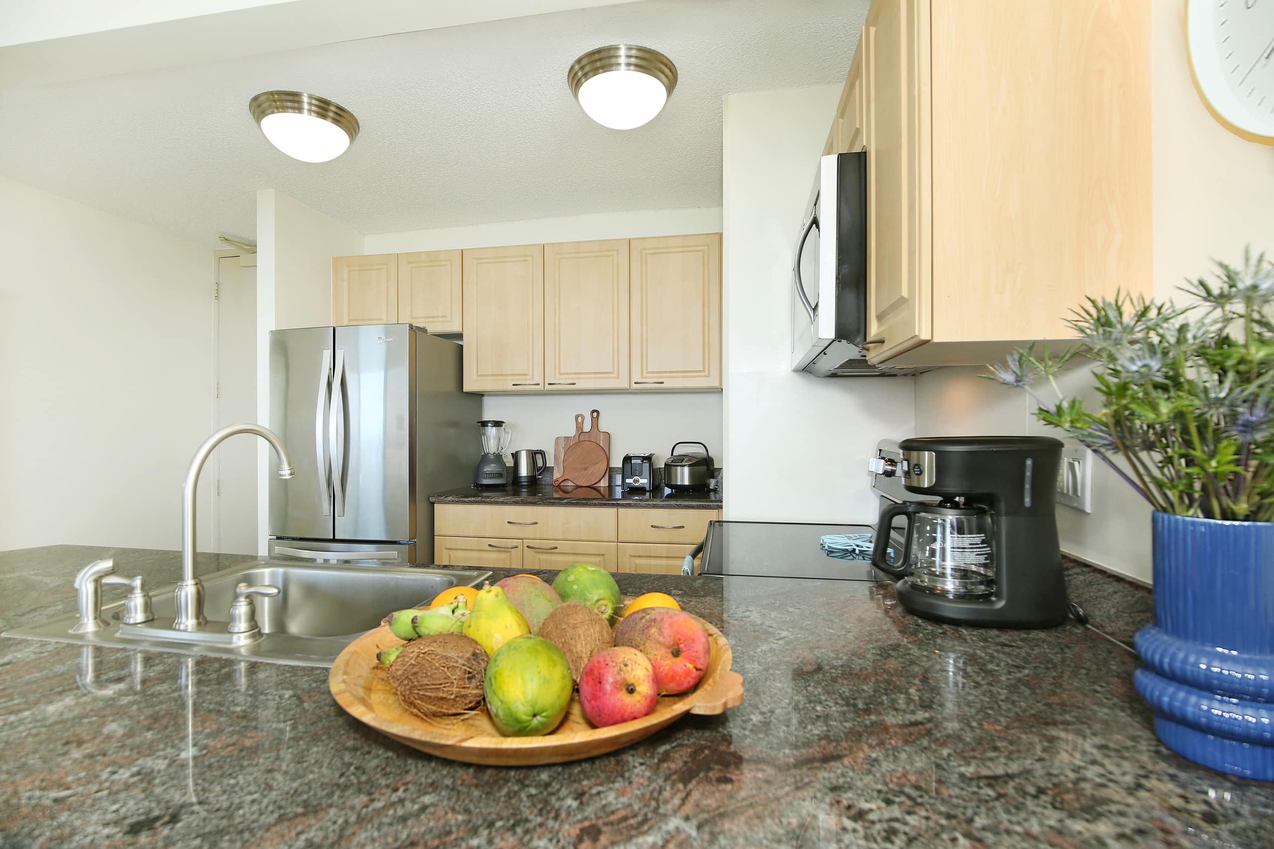 Condo in Honolulu · ★4.72 · 1 bedroom · 2 beds · 1 private bath - Image 6