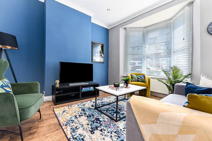 Warmth & Grace: Comfy Homestead for Large Groups gallery image 3