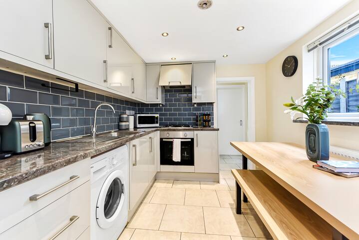 Warmth & Grace: Comfy Homestead for Large Groups gallery image 2