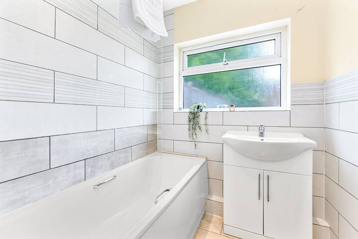 Warmth & Grace: Comfy Homestead for Large Groups gallery image 4