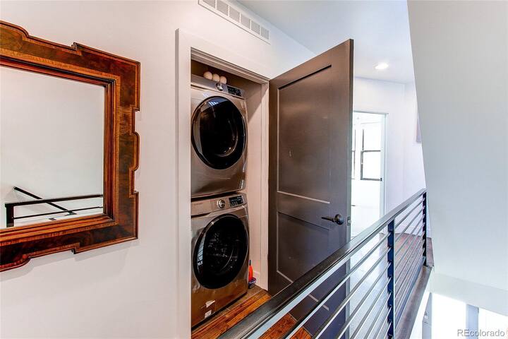 Stylish RiNo Townhome w/Rooftop & Walk to Downtown gallery image 4