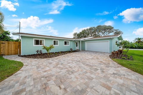 Luxury Beachside Home -Sleeps 10