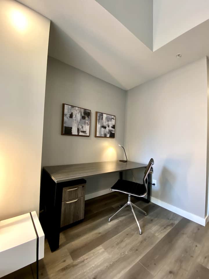 Central Studio -Super Comfy- 1min To Rogers Place! - Edmonton