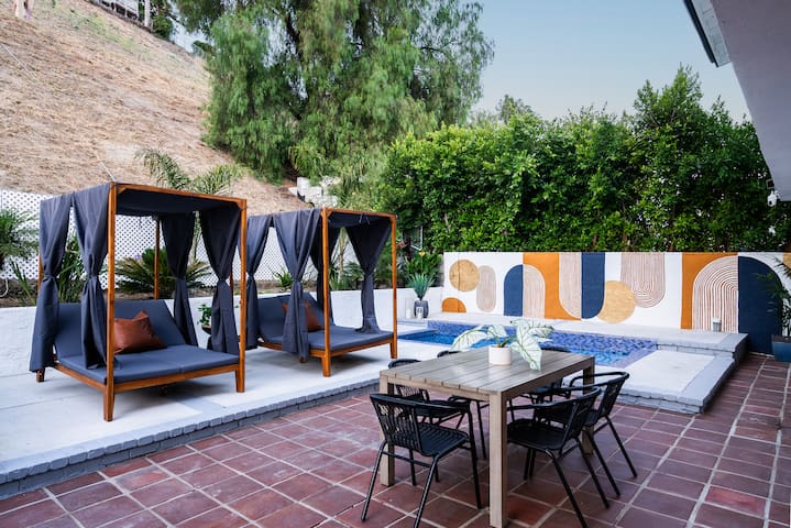 2-Story Sanctuary | Spacious Hot Tub + Billiards