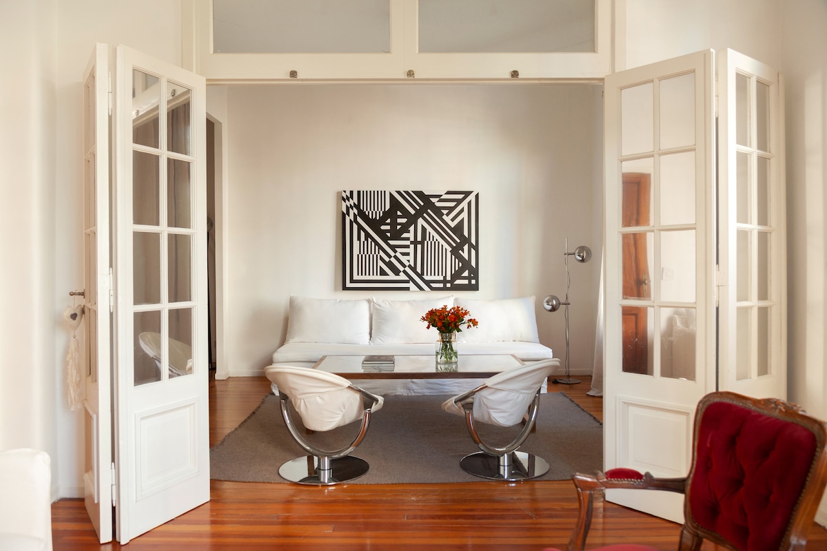 Airbnb con mejor rendimiento: A bright apartment in an old building en Ciudad Autónoma De Buenos Aires