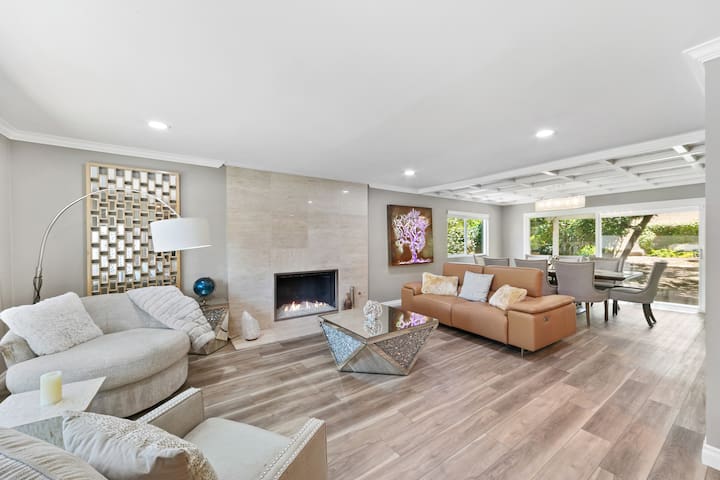 Los Angeles West Hills Haven with king bed