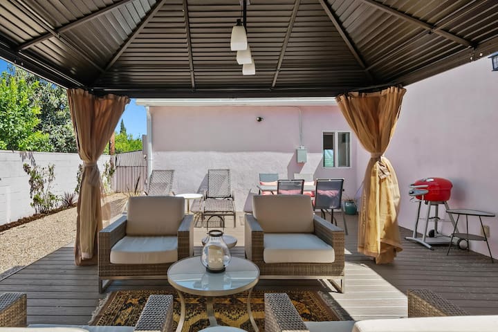 Lovely home with patio near Universal & Hollywood gallery image 5