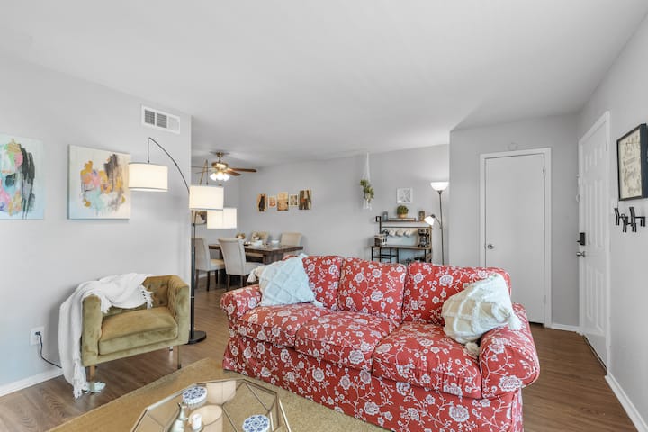 Delightful 1bd: Tcu Walkable, Charming & Joyous! - Fort Worth, TX