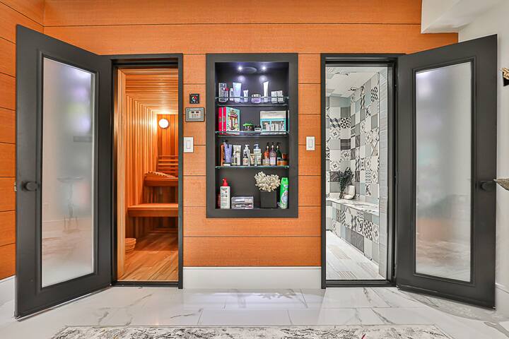 Toronto Luxe Stay, Spa, Bar & Golf Nearby gallery image 3