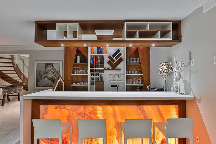 Toronto Luxe Stay, Spa, Bar & Golf Nearby gallery image 4