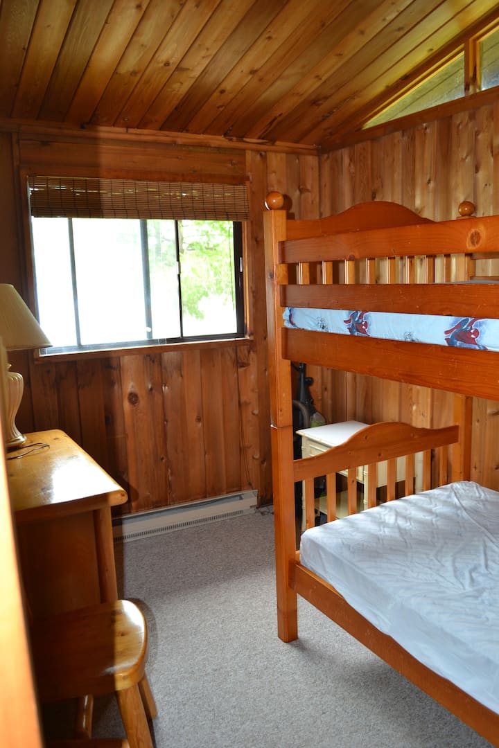 chumba cha kulala#2 na ukubwa pacha bunkbeds