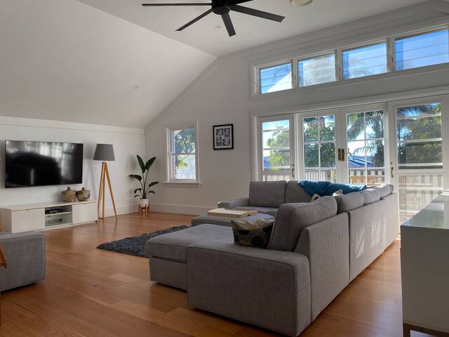 Fabulous family home with pool gallery image 3