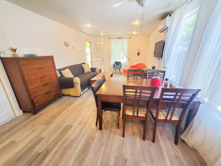 1 Bd Front House W Ac, Parking, Laundry - Ladera Heights, CA