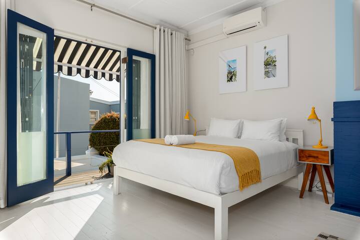 Contemporary Family Haven | Private Pool & BBQ gallery image 4