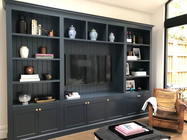 Renovated Fitzroy Terrace! gallery image 5