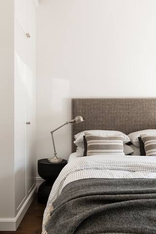Renovated Fitzroy Terrace! gallery image 3