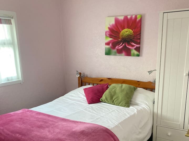 غرفة نوم مزدوجة في واجهة الشاليه