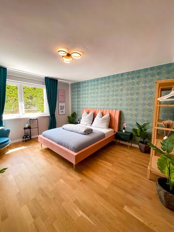 Chic 140m² Apt. I 4Rooms• 2Bathrooms • by Ku’damm gallery image 4