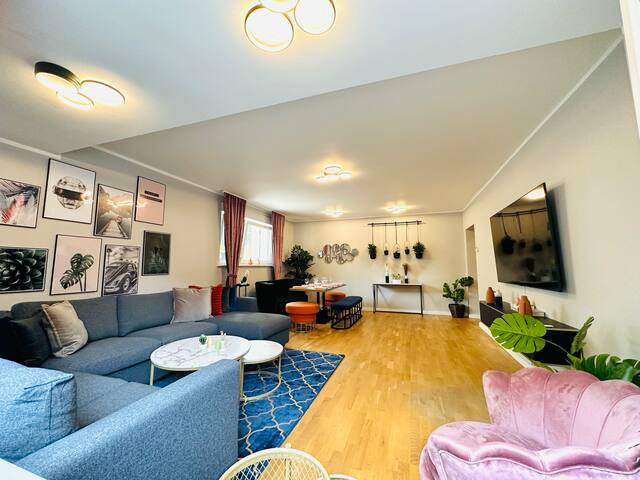 Chic 140m² Apt. I 4Rooms• 2Bathrooms • by Ku’damm gallery image 5
