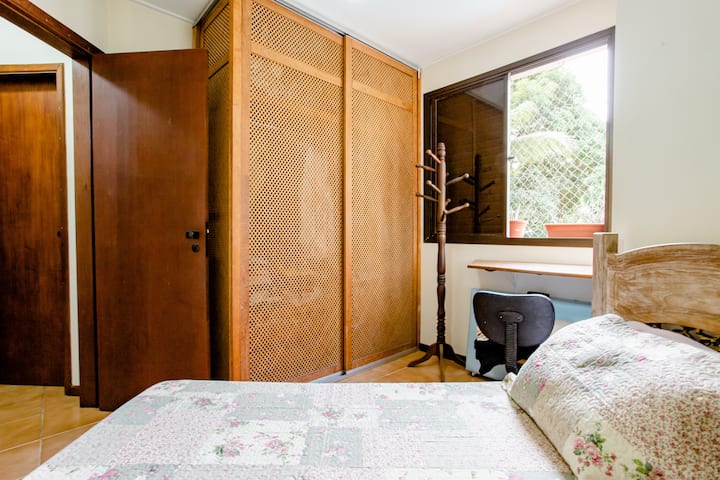 Jednokrevetna soba Oba kreveta
mogu boraviti
zajedno ili odvojeni
prostor za kabelski internet