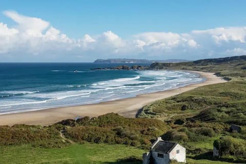 Top Airbnb: McConaghys Glenside Farmhouse in Causeway Coast And Glens District