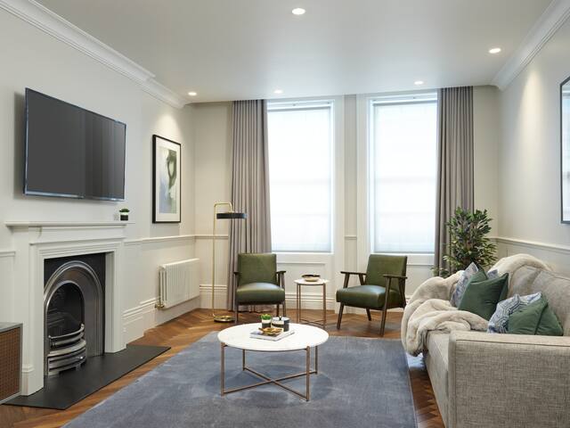Luxury Mayfair Apartment: Two Bedrooms & Concierge gallery image 2
