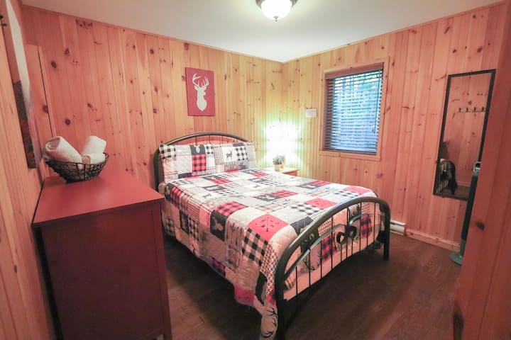 Chambre 1- Lit queen
