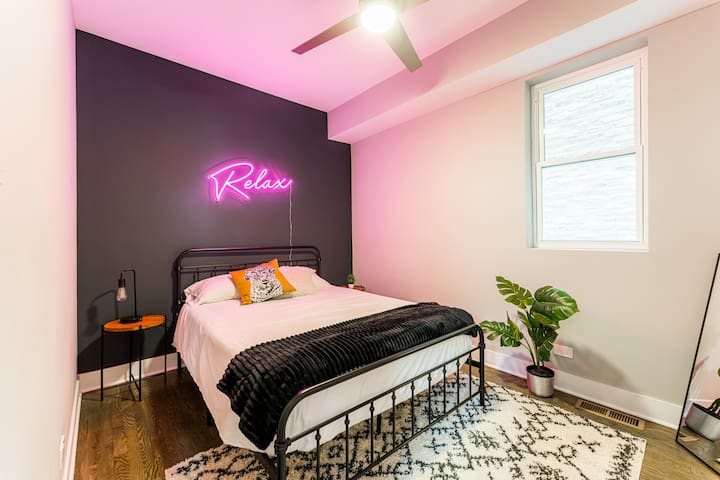 Trendy & Luxe 2BR/2BA – West Town near ‘L’ & Dtwn