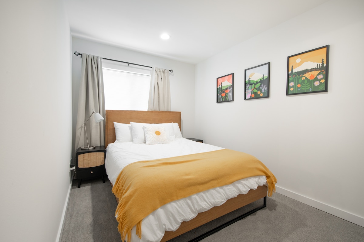 Dhomë gjumi në katin e mësipërm me krevat dopio "queen"