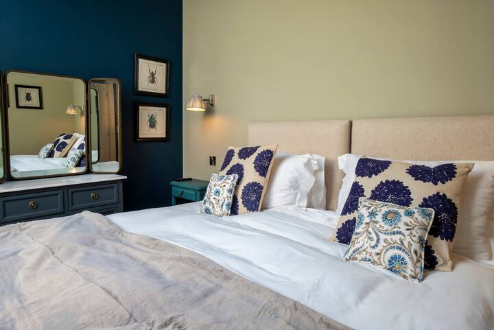This bed can be made up as 2 singles upon request.