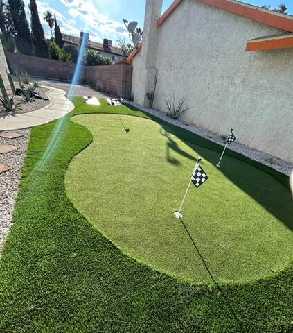 Fun 4bed pool home next to strip! gallery image 4