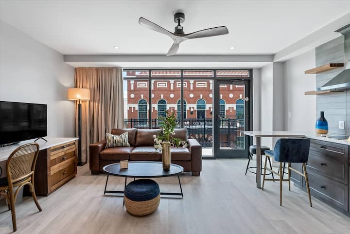 Exquisite Rooms At Sterling (#301) - Tampa, FL