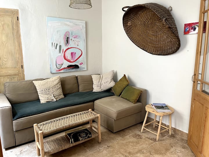 sebule iliyo na kitanda cha sofa mbili 

