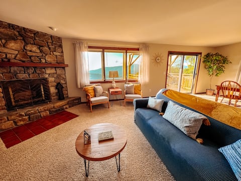 Successful Airbnb property: Stunning Mn View & Long - Cozy - Jetted Tub in Sugar Mountain