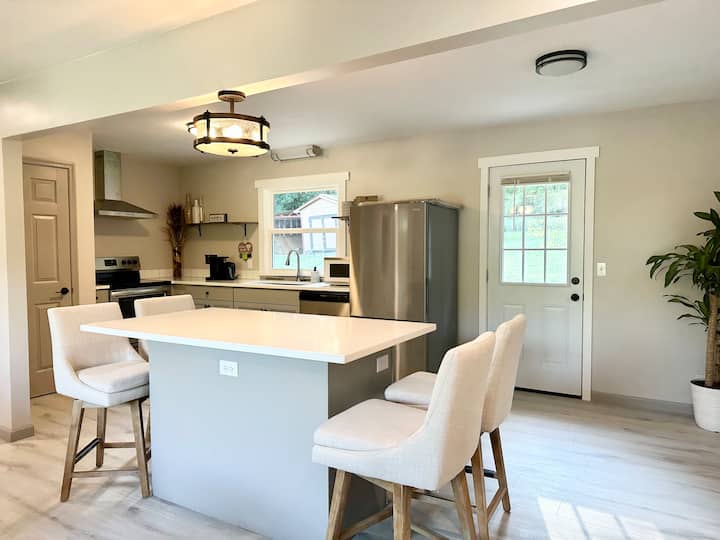 Modern Home In Nash, 5 mi Airport, 7mi downtown Houses for Rent in