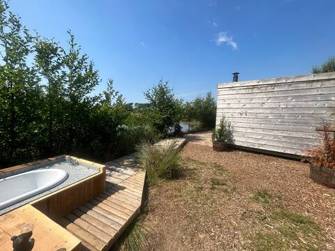 Lakeside Cabin with Outdoor Bath Secluded Off Grid