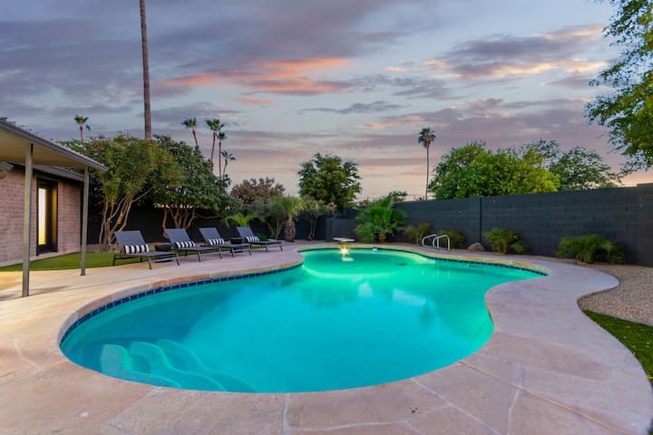 pickleball court, pool, & games - Scottsdale