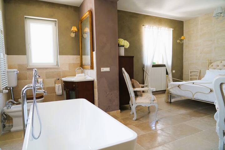 Villa D’Oliviers – Prestigiosa Villa con piscina gallery image 5