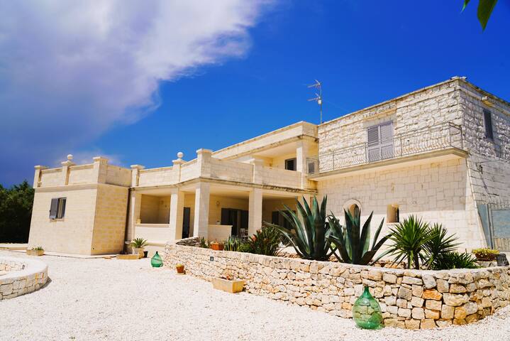 Villa D’Oliviers – Prestigiosa Villa con piscina gallery image 3