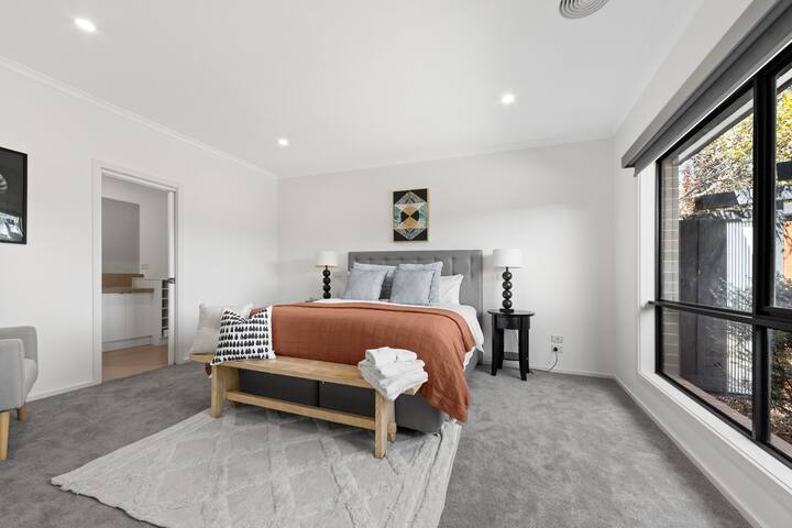 10BR great ocean farmstay for 20people gallery image 3